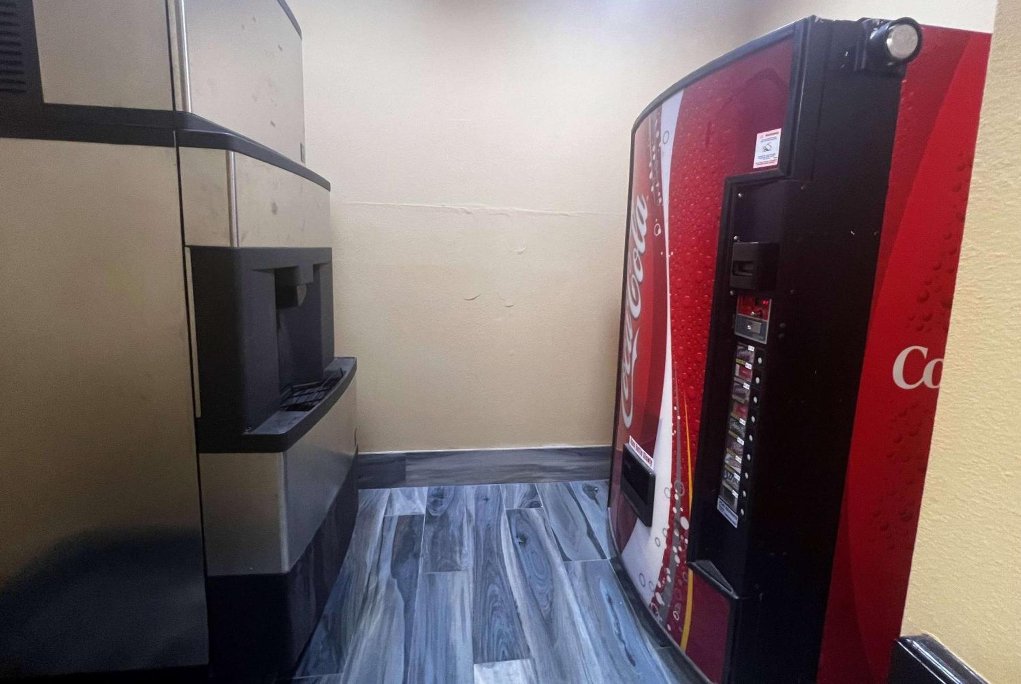 Super 8 By Wyndham Pasadena Ξενοδοχείο Εξωτερικό φωτογραφία