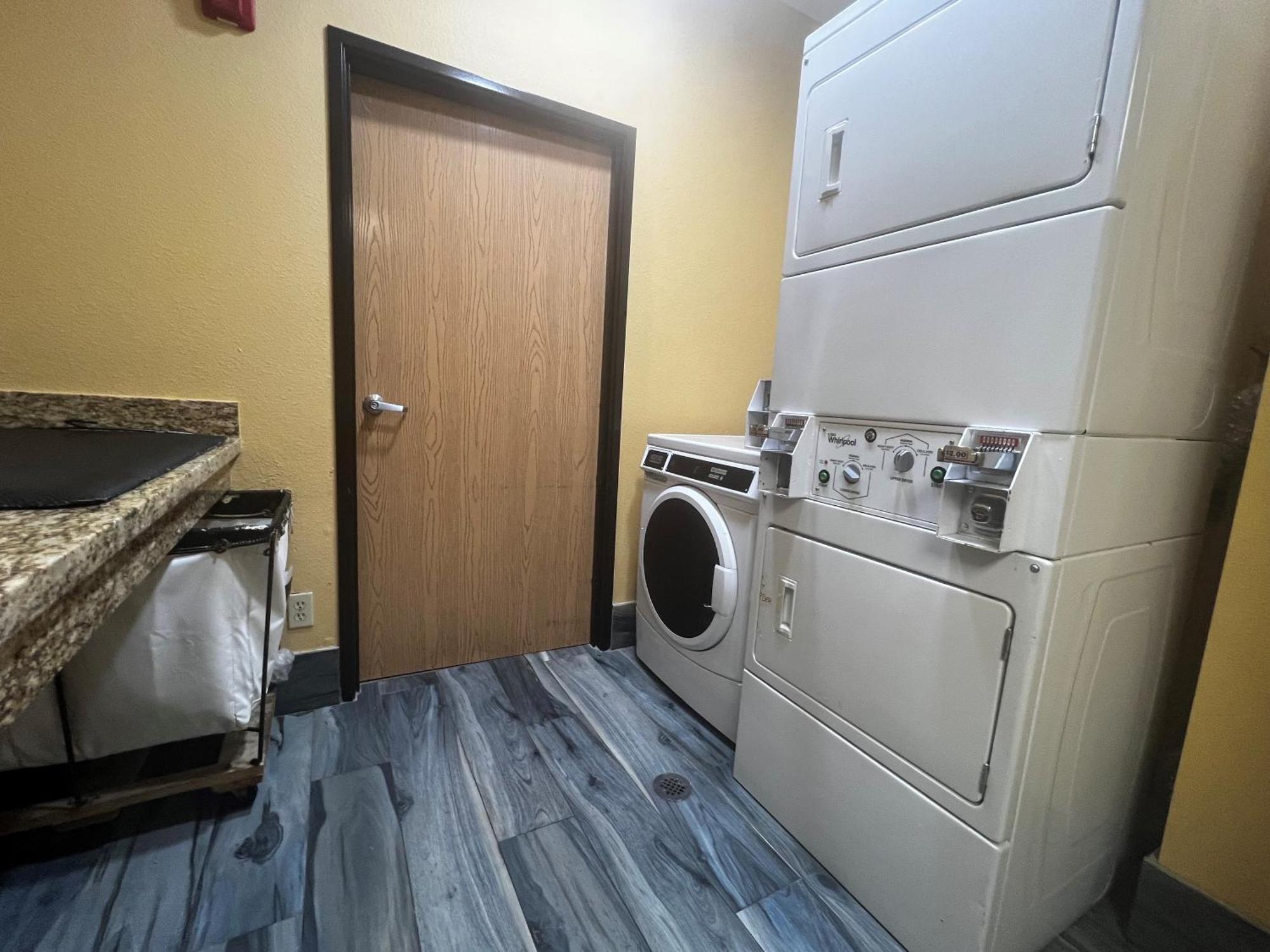 Super 8 By Wyndham Pasadena Ξενοδοχείο Εξωτερικό φωτογραφία